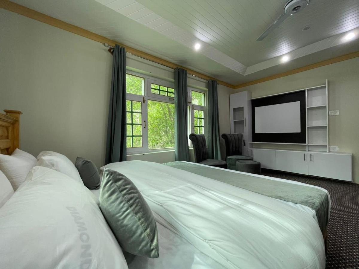 Skardu Saraye Hotel & Resort エクステリア 写真